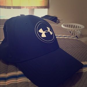 Under Armour Jordan Spieth golf hat.